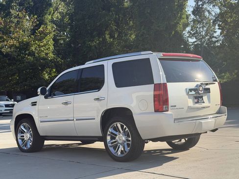 Used 2011 Cadillac Escalade Platinum AWD/4WD image 25