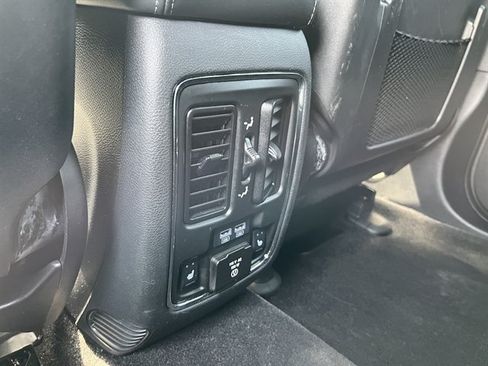 Used 2020 Jeep Grand Cherokee Overland AWD/4WD image 33