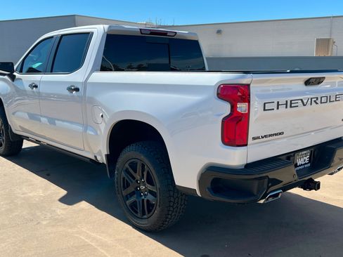 Used 2024 Chevrolet Silverado 1500 LT Trail Boss w/ LT Trail Boss Premium Package AWD/4WD image 3