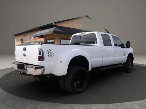 Used 2015 Ford F350 Lariat w/ Lariat Interior Package image 5