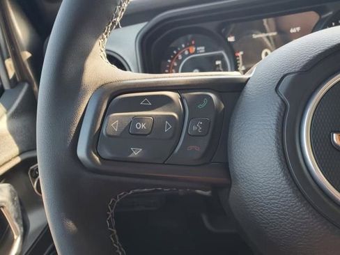 New 2025 Jeep Gladiator Sport image 19