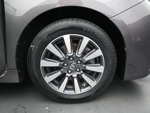 Used 2019 Toyota Sienna Limited FWD image 17