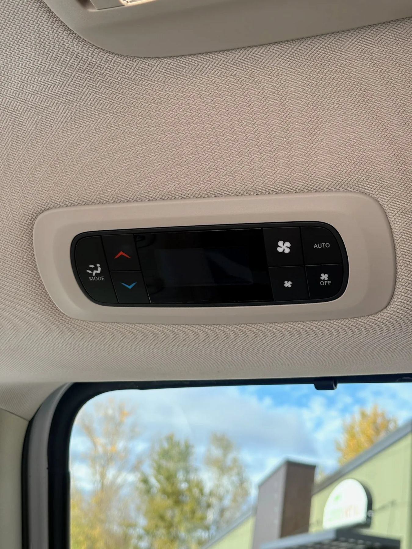 Used 2018 Chrysler Pacifica Touring-L FWD image 39