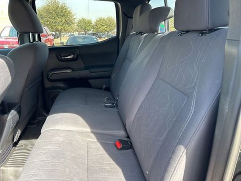 Used 2019 Toyota Tacoma TRD Off-Road image 9