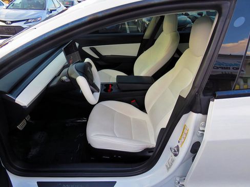 Used 2021 Tesla Model 3 Performance image 11