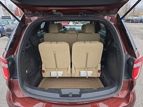 Used 2016 Ford Explorer XLT w/ Equipment Group 201A image 8