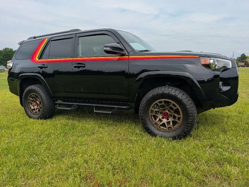 Used 2023 Toyota 4Runner 40th Anniversary SE AWD/4WD image 2