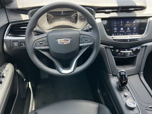 New 2025 Cadillac XT6 Luxury image 10
