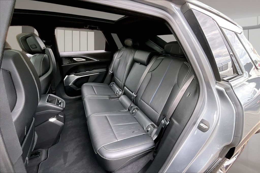 Used 2023 Cadillac Lyriq 2WD image 28