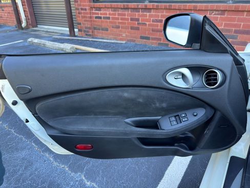 Used 2010 Nissan 370Z Touring RWD image 31