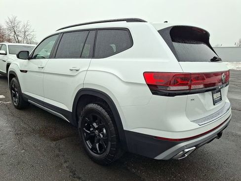New 2026 Volkswagen Atlas Peak Edition image 3