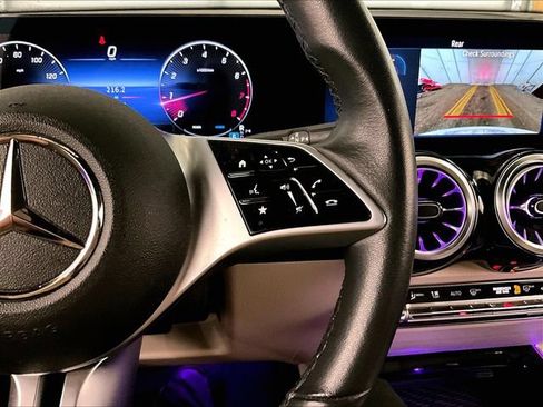 Used 2024 Mercedes-Benz GLB 250 4MATIC image 18