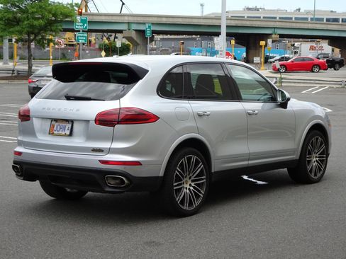 Used 2017 Porsche Cayenne Platinum Edition image 7