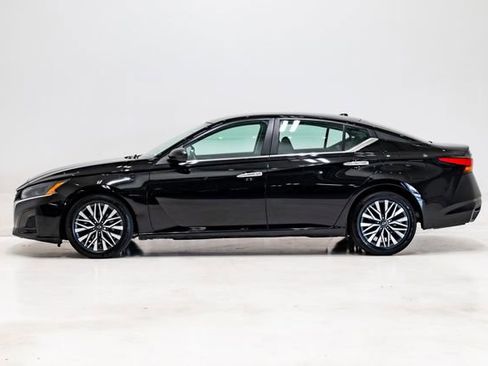 Used 2024 Nissan Altima 2.5 SV image 26