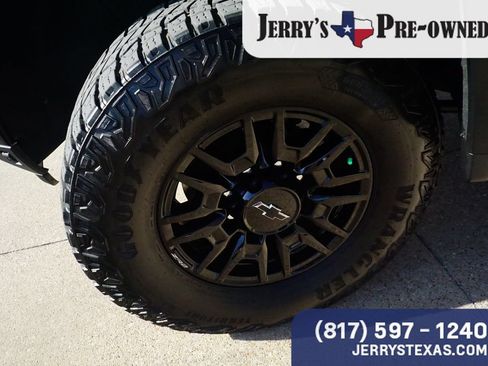 Used 2025 Chevrolet Silverado 2500 ZR2 w/ Technology Package AWD/4WD image 9