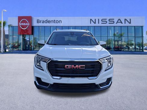 Used 2023 GMC Terrain SLE w/ Driver Convenience Package image 2