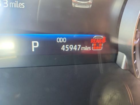 Used 2024 Toyota Highlander XLE FWD image 35