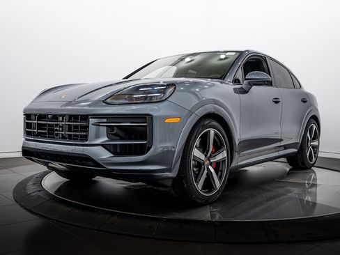 Used 2026 Porsche Cayenne GTS AWD/4WD image 1