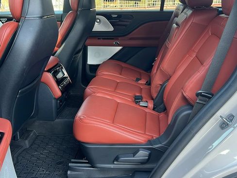 Used 2025 Lincoln Aviator Reserve w/ Equipment Group 201A AWD/4WD image 11