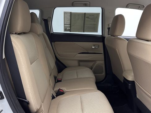 Used 2016 Mitsubishi Outlander SE image 28