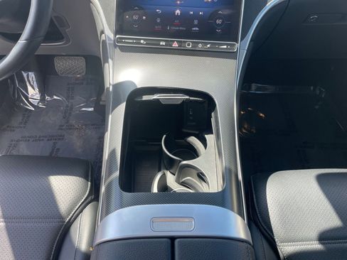 Used 2024 Mercedes-Benz GLC 300 image 41