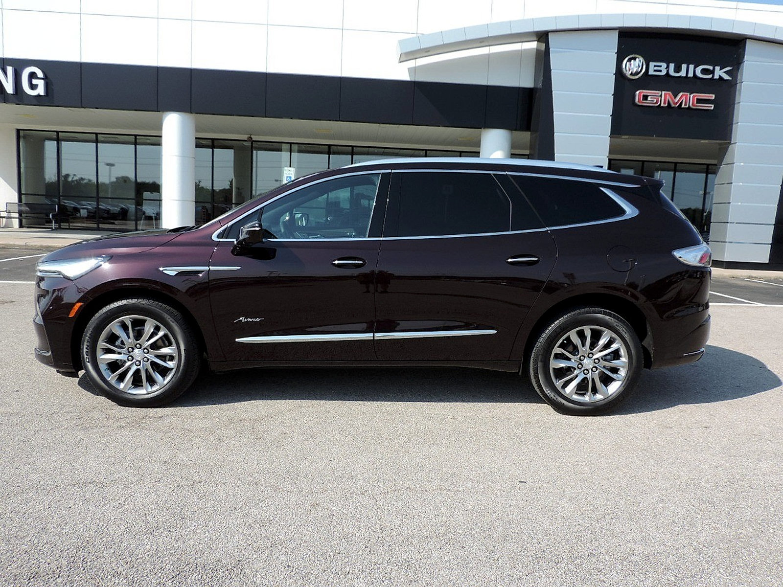 Certified 2022 Buick Enclave Avenir w/ Avenir Technology Package AWD/4WD image 8