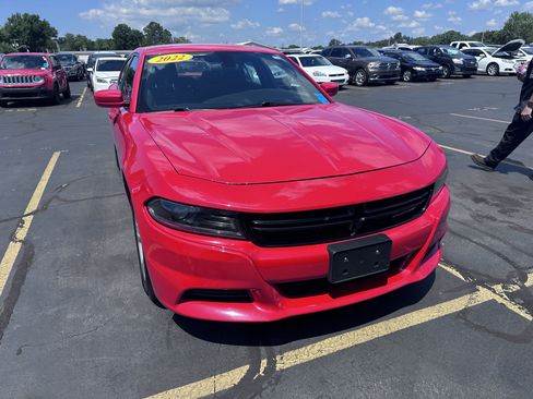 Used 2022 Dodge Charger SXT RWD image 2
