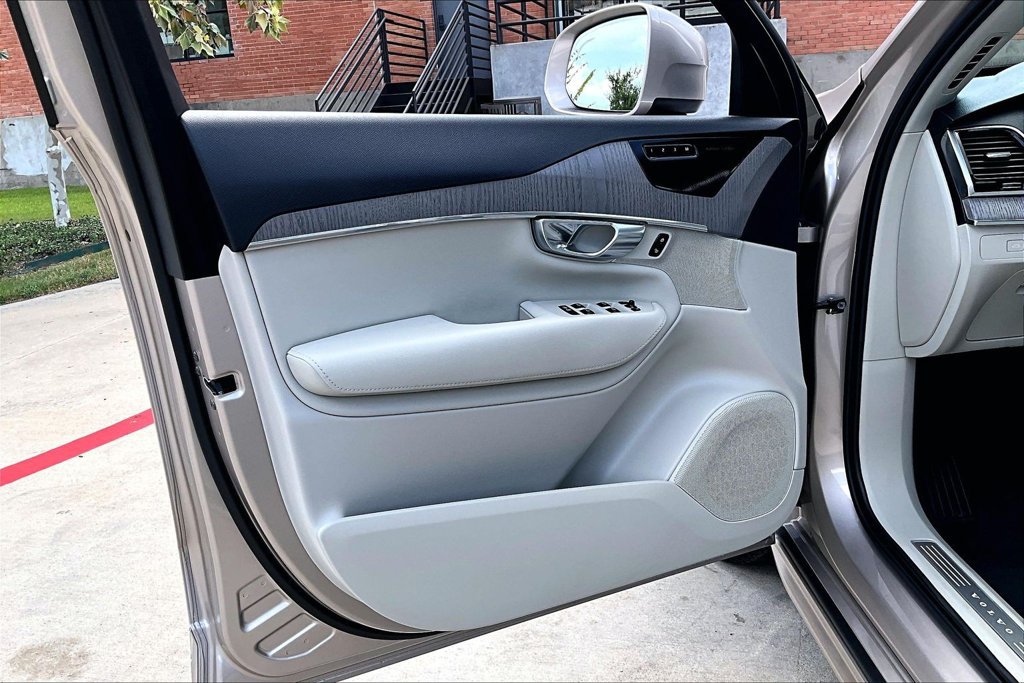 Certified 2025 Volvo XC90 B6 Plus w/ Protection Package AWD/4WD image 24