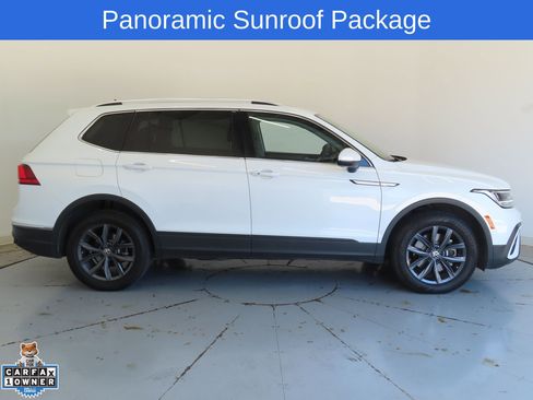 Certified 2023 Volkswagen Tiguan SE w/ Panoramic Sunroof Package FWD image 2