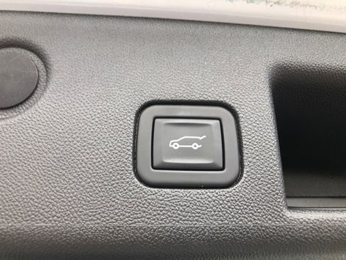 Used 2022 Chevrolet Equinox Premier image 9