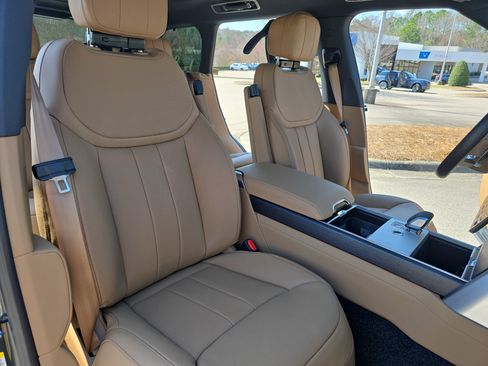 New 2026 Land Rover Range Rover SE image 10