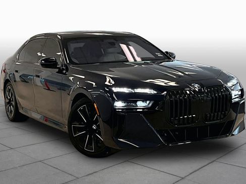 Used 2023 BMW 740i w/ Executive Package RWD image 2