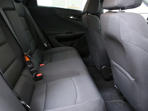 Used 2017 Chevrolet Malibu LT image 31
