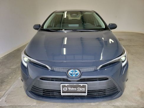 Used 2023 Toyota Corolla LE FWD image 2