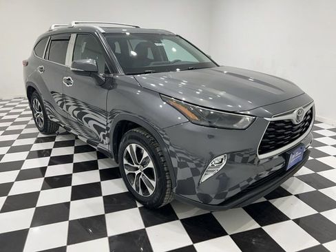 Used 2022 Toyota Highlander XLE image 7