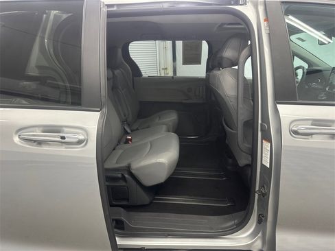 Used 2024 Toyota Sienna XLE image 16