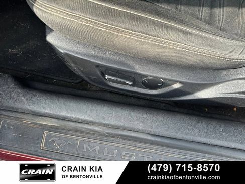 Used 2017 Ford Mustang Coupe RWD image 12