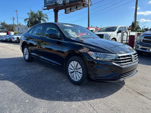 Used 2019 Volkswagen Jetta SE image 3