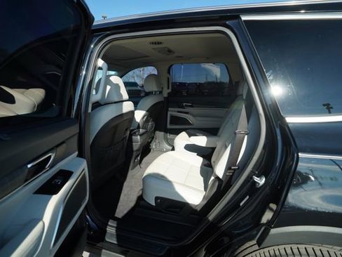 Used 2024 Kia Telluride EX w/ EX Captain's Chair Package image 15