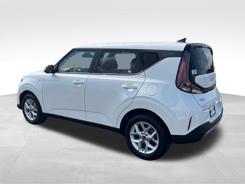 Used 2025 Kia Soul LX w/ LX Technology Package FWD image 3