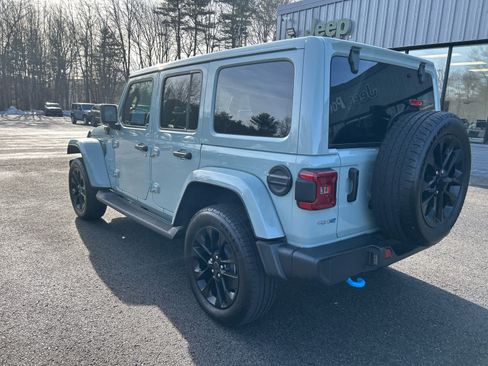 Used 2024 Jeep Wrangler Sahara image 8