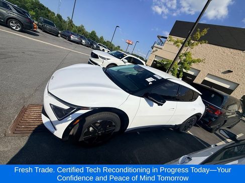 Used 2025 Kia EV6 Wind RWD image 2