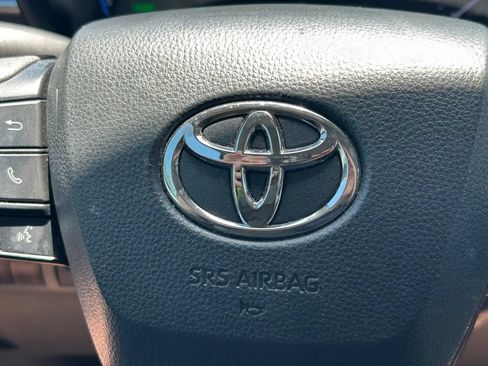 Used 2023 Toyota Sienna LE w/ LE Plus Package FWD image 38