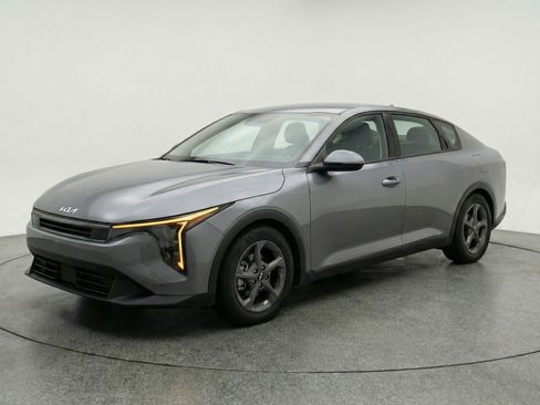 Used 2025 Kia K4 LXS image 3