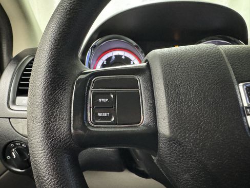 Used 2019 Dodge Grand Caravan SE image 13