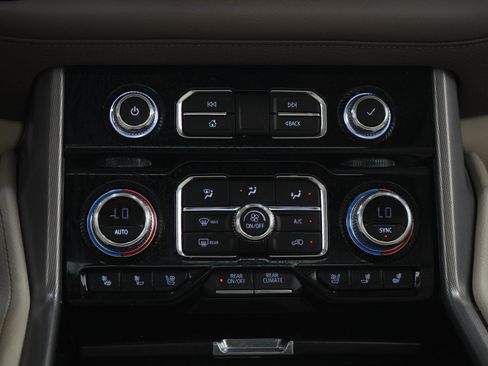 Used 2021 GMC Yukon Denali w/ Denali Ultimate Package AWD/4WD image 22