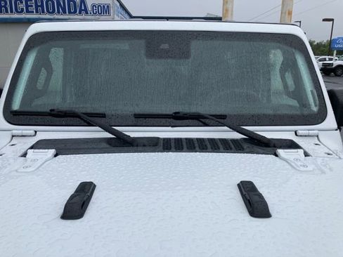 Used 2024 Jeep Wrangler Unlimited Sport AWD/4WD image 9