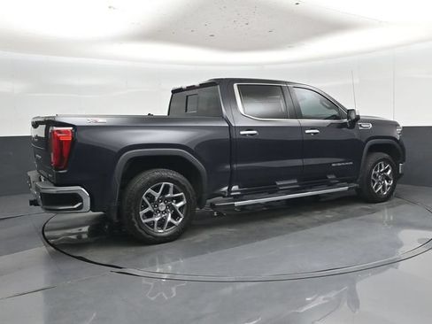 Used 2022 GMC Sierra 1500 SLT AWD/4WD image 3