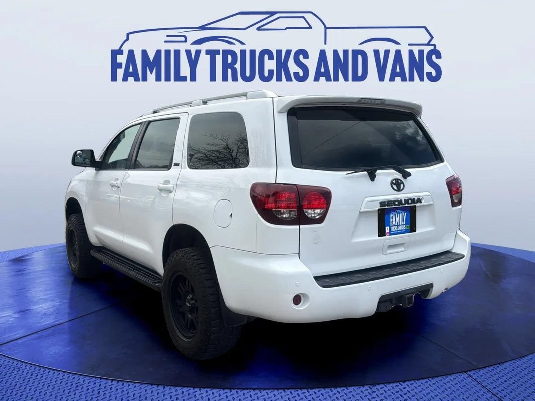 Used 2019 Toyota Sequoia SR5 AWD/4WD image 3