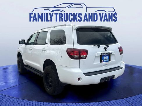 Used 2019 Toyota Sequoia SR5 AWD/4WD image 3